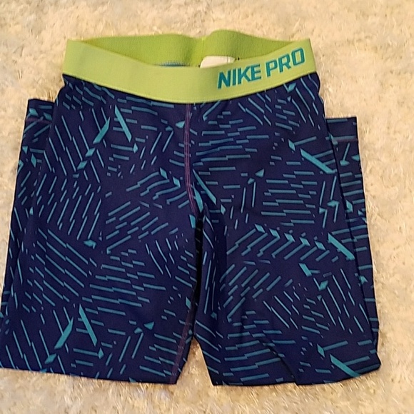 Nike Pro Dri Fit exercise capri pants - Picture 3 of 3